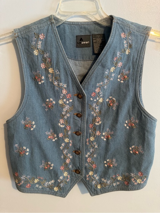 Liz Claiborne Tops - Liz Claiborne Light Wash Embroidered Denim Vest with Floral Accents. Size P